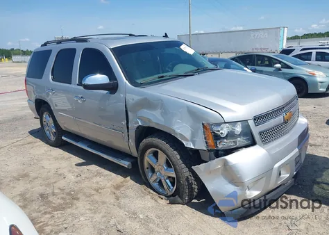 2013 Chevrolet Tahoe Ltz z USA, uszkodzony, nr VIN 1GNSKCE05DR328410